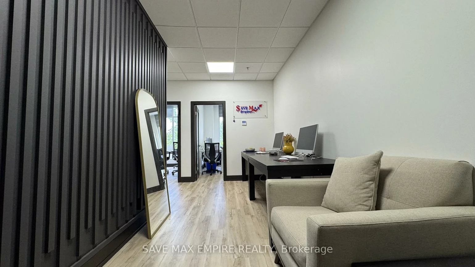 1670, North Service, 1014 - QE Queen Elizabeth, Oakville