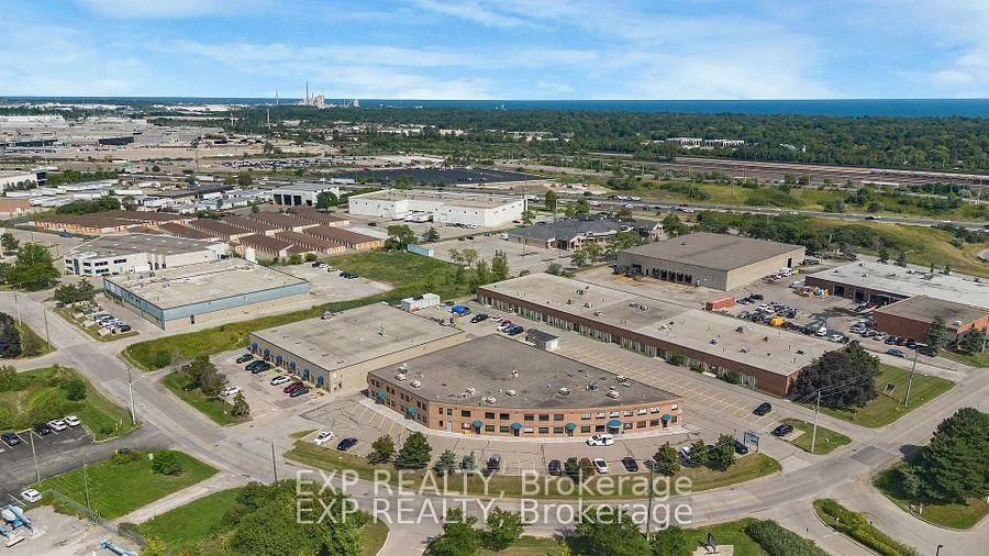 1131, Invicta, 1014 - QE Queen Elizabeth, Oakville