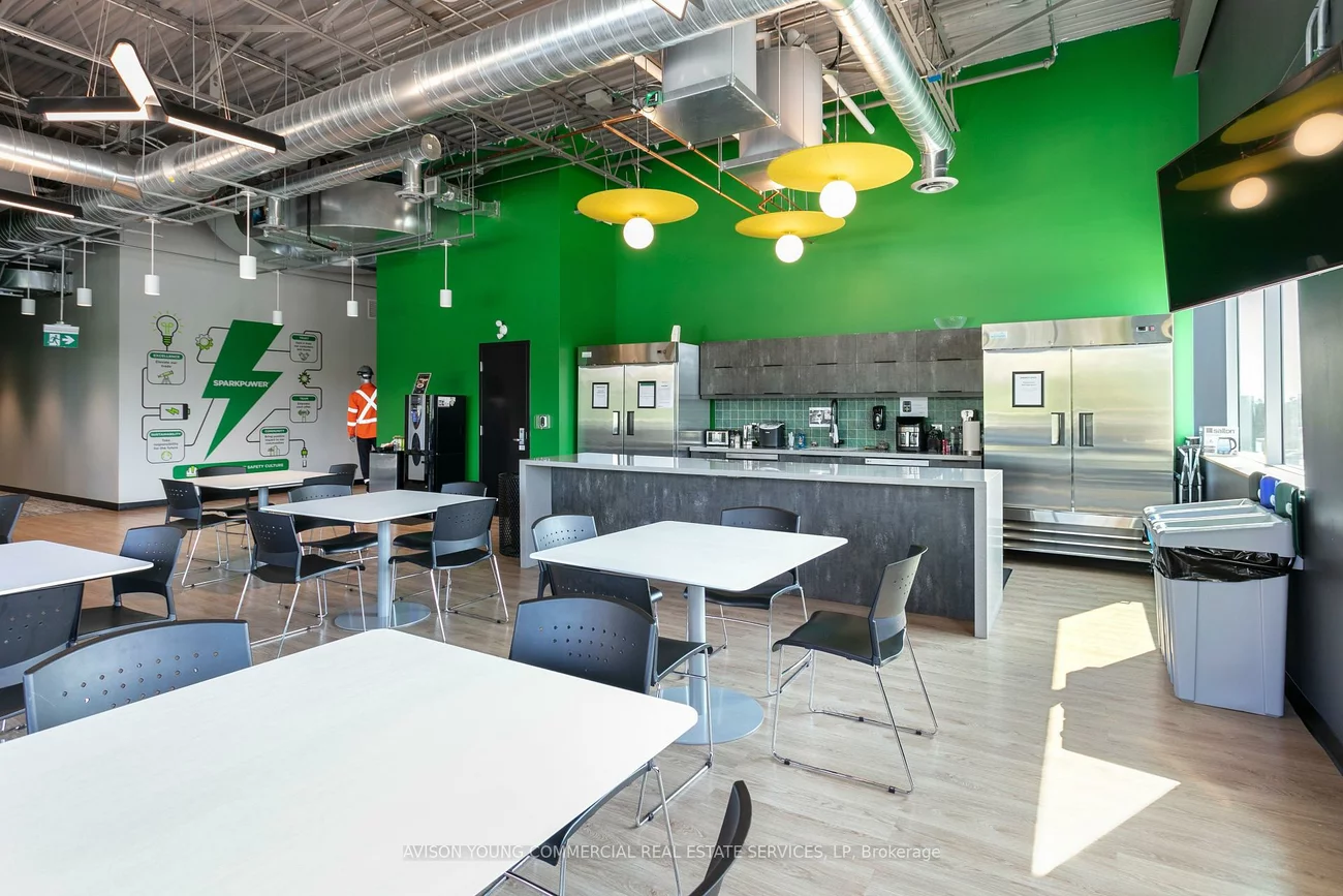 1337, North Service, 1014 - QE Queen Elizabeth, Oakville
