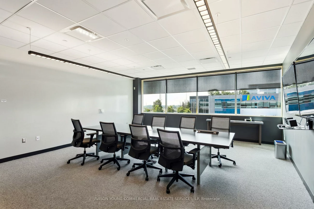 1337, North Service, 1014 - QE Queen Elizabeth, Oakville