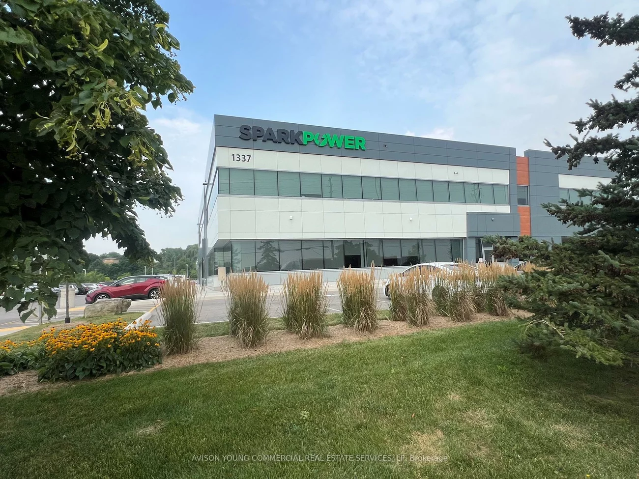 1337, North Service, 1014 - QE Queen Elizabeth, Oakville