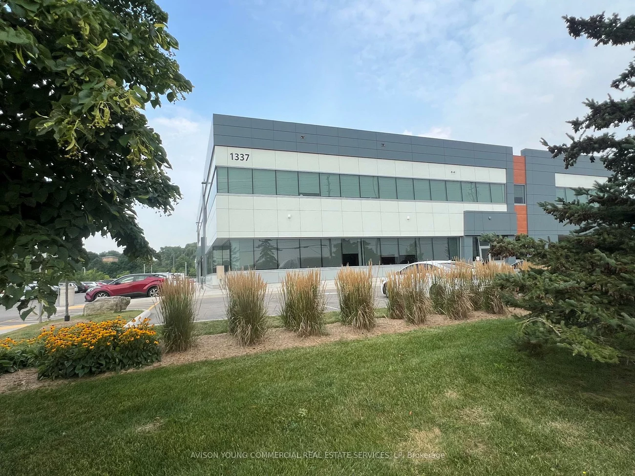 1337, North Service, 1014 - QE Queen Elizabeth, Oakville