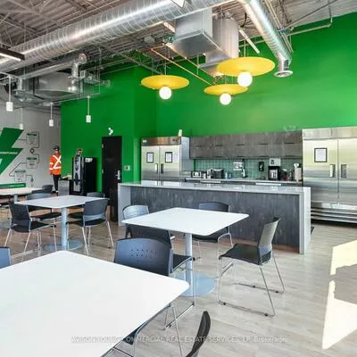 1337, North Service, 1014 - QE Queen Elizabeth, Oakville