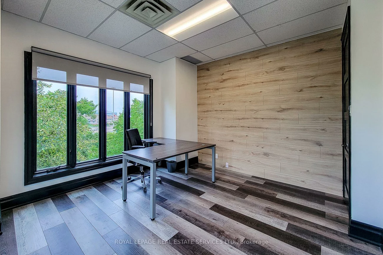 414, North Service, 1014 - QE Queen Elizabeth, Oakville