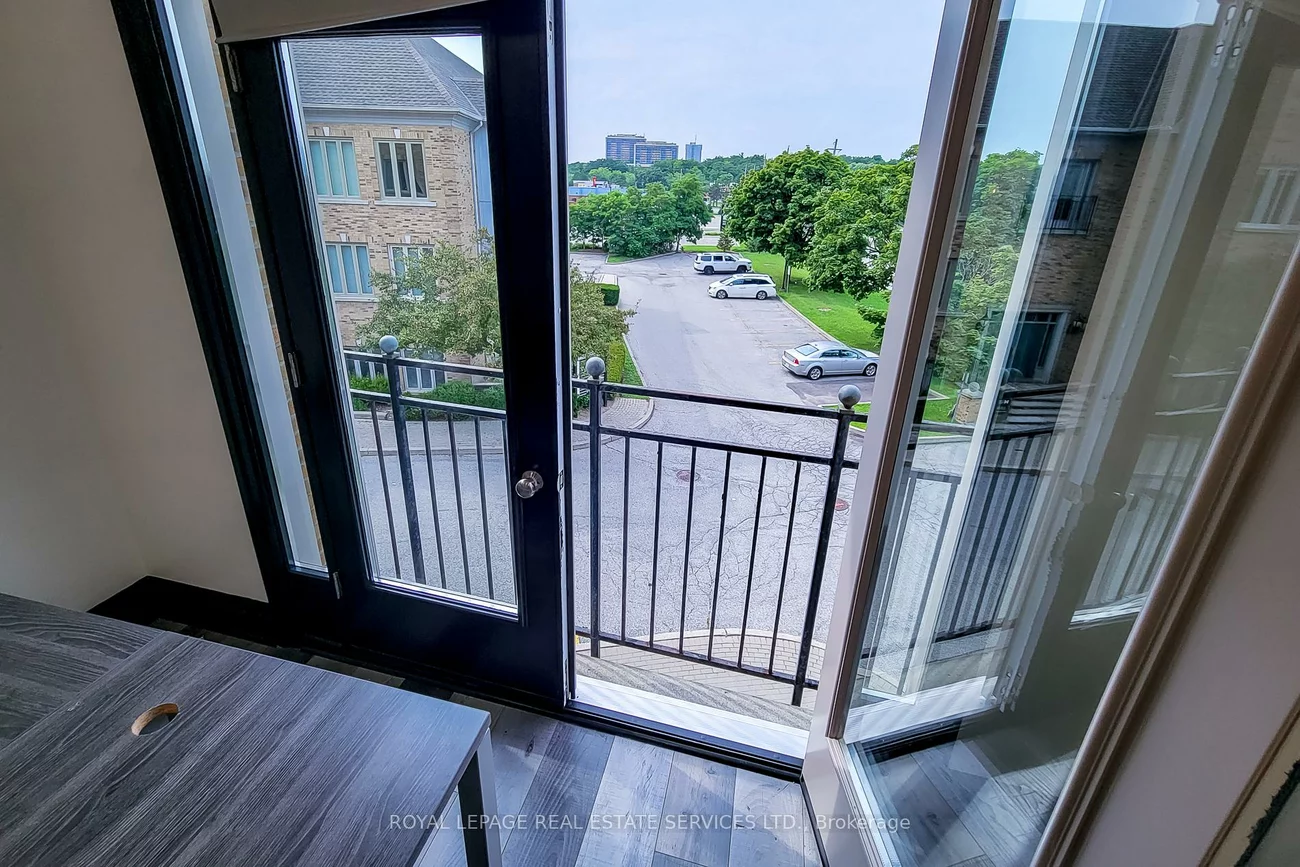 414, North Service, 1014 - QE Queen Elizabeth, Oakville