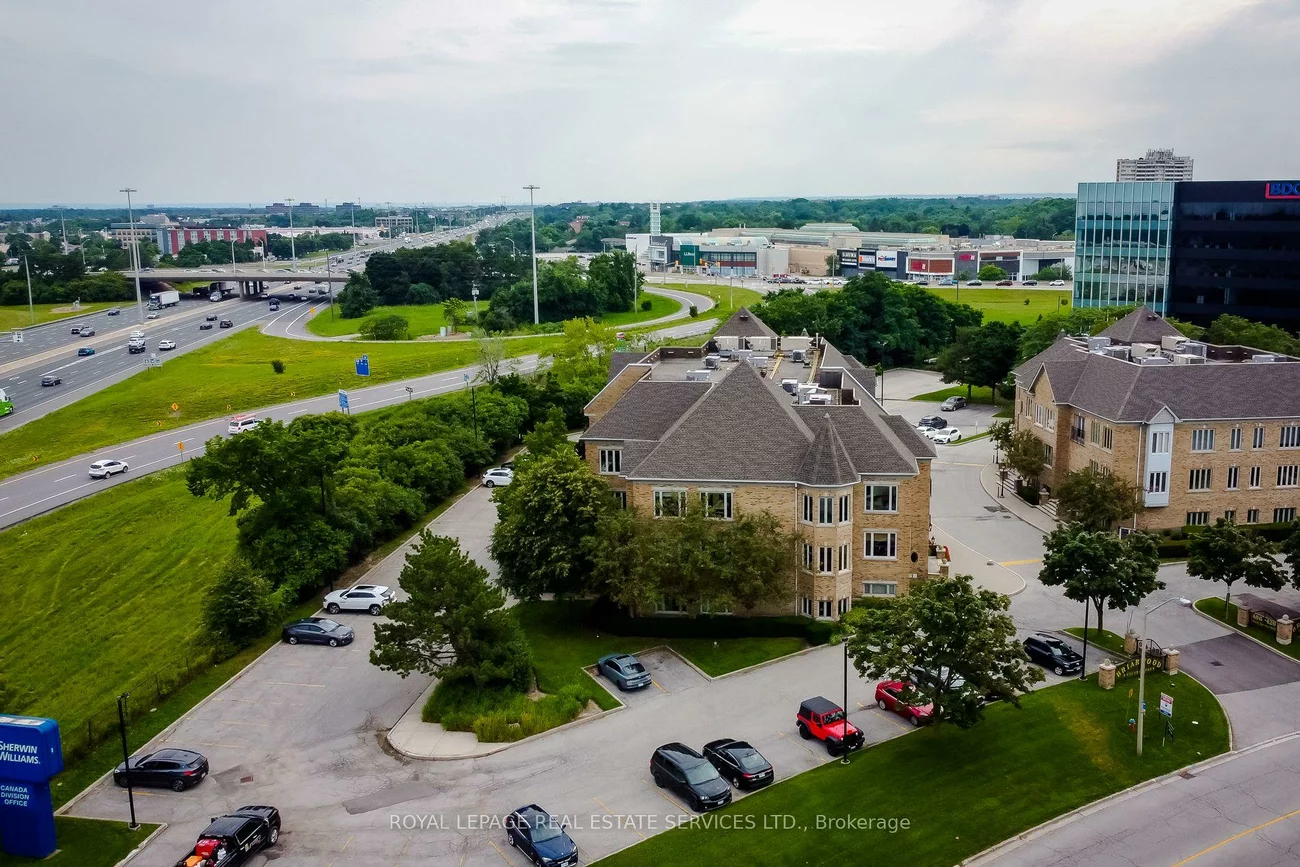 414, North Service, 1014 - QE Queen Elizabeth, Oakville