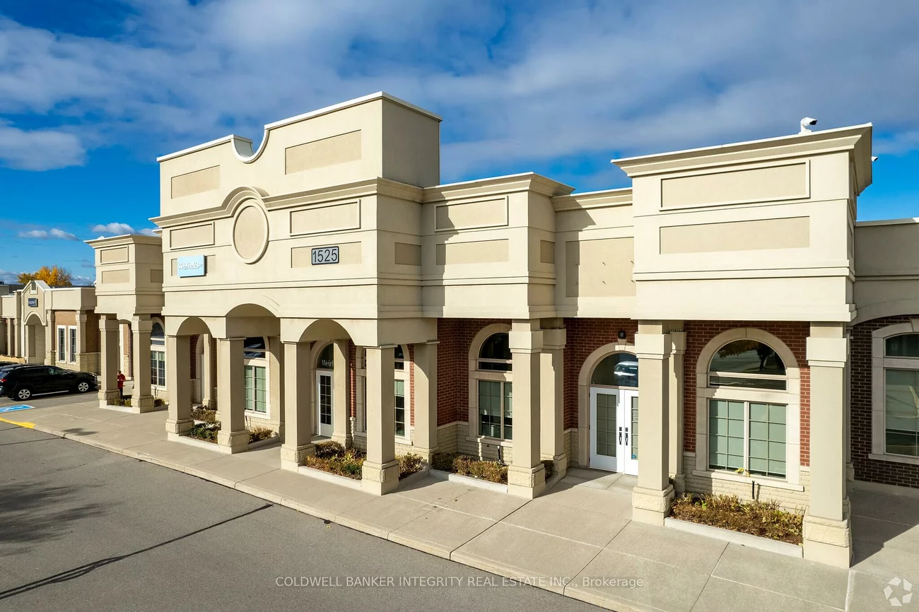 1525, Cornwall, 1014 - QE Queen Elizabeth, Oakville