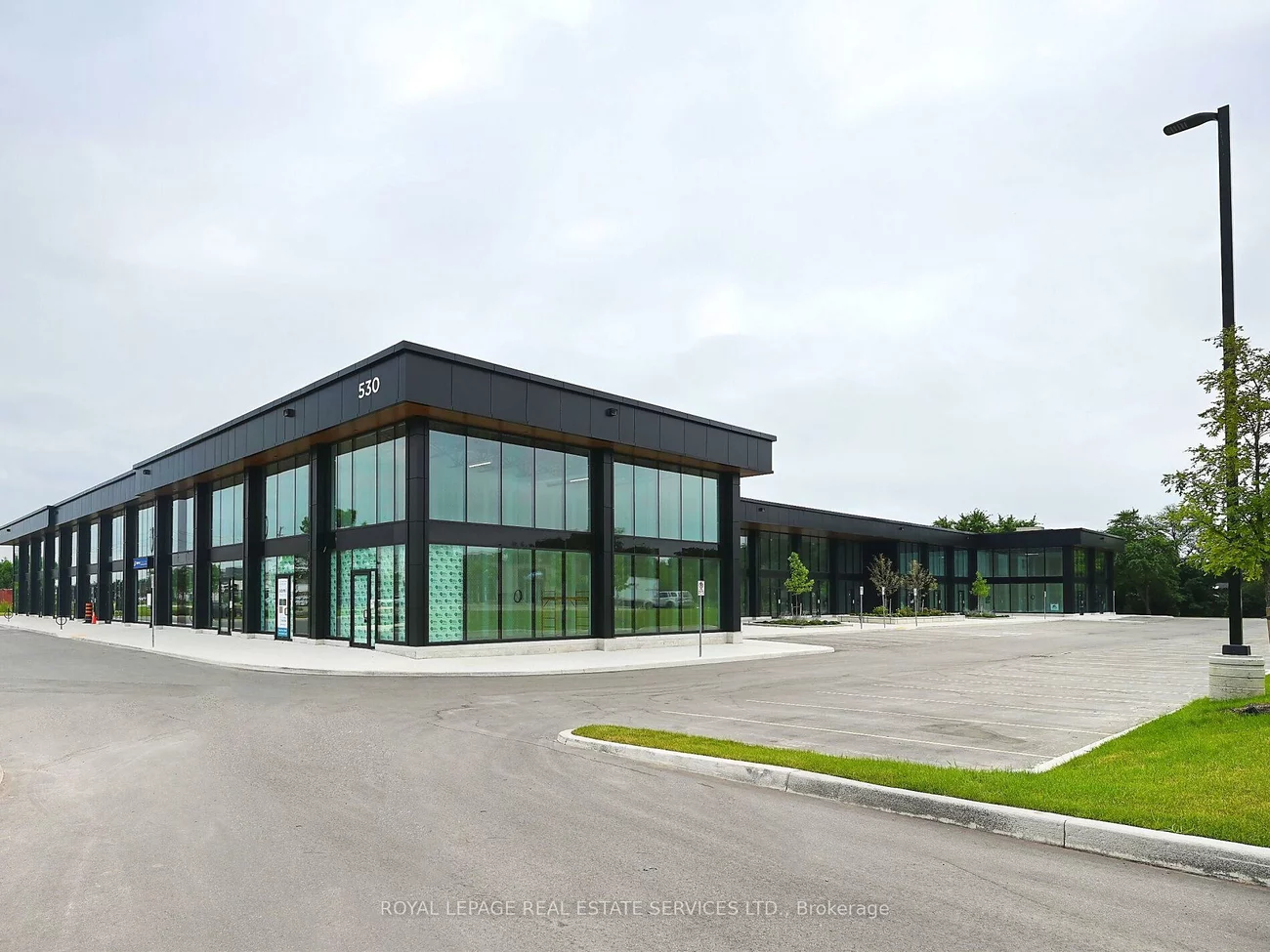 530, Speers, 1014 - QE Queen Elizabeth, Oakville