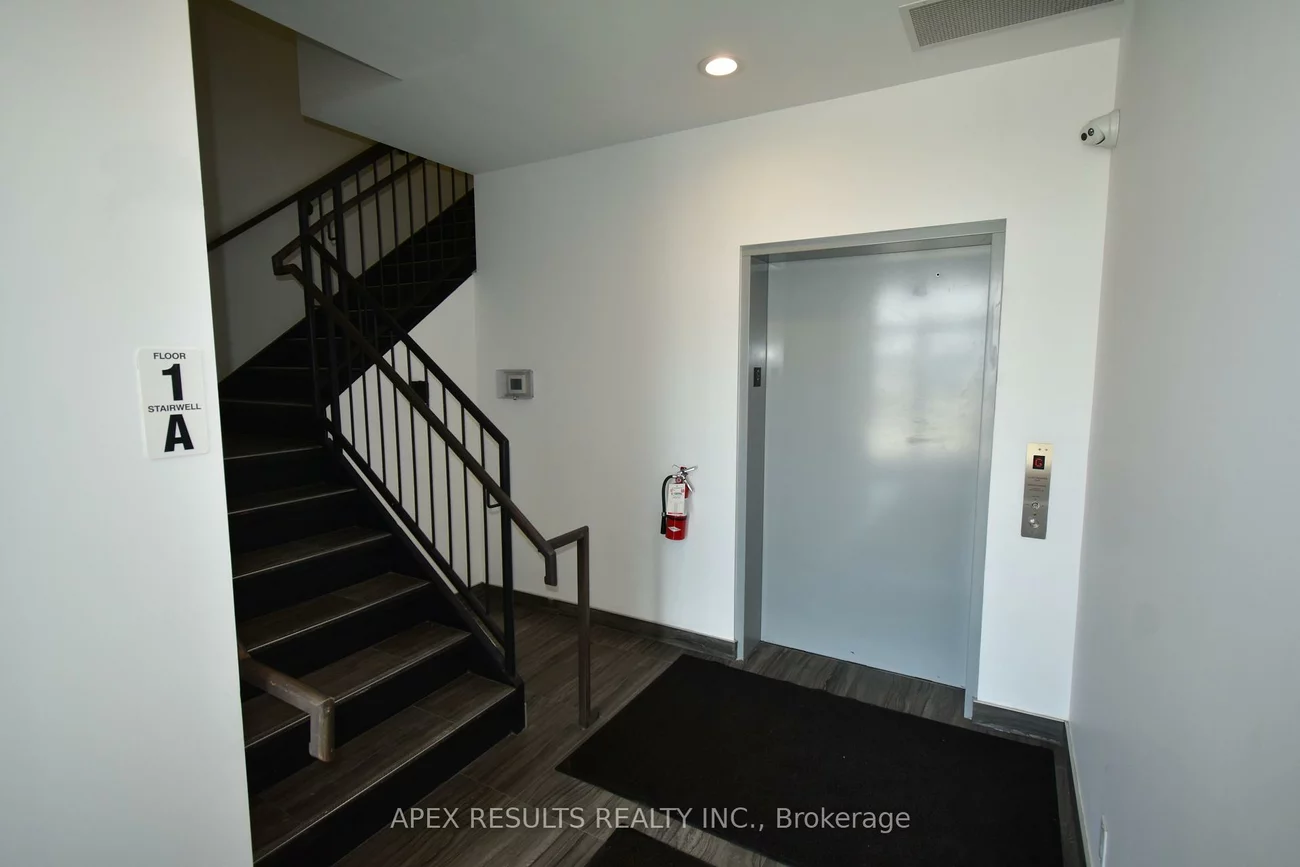3465, REBECCA, 1014 - QE Queen Elizabeth, Oakville