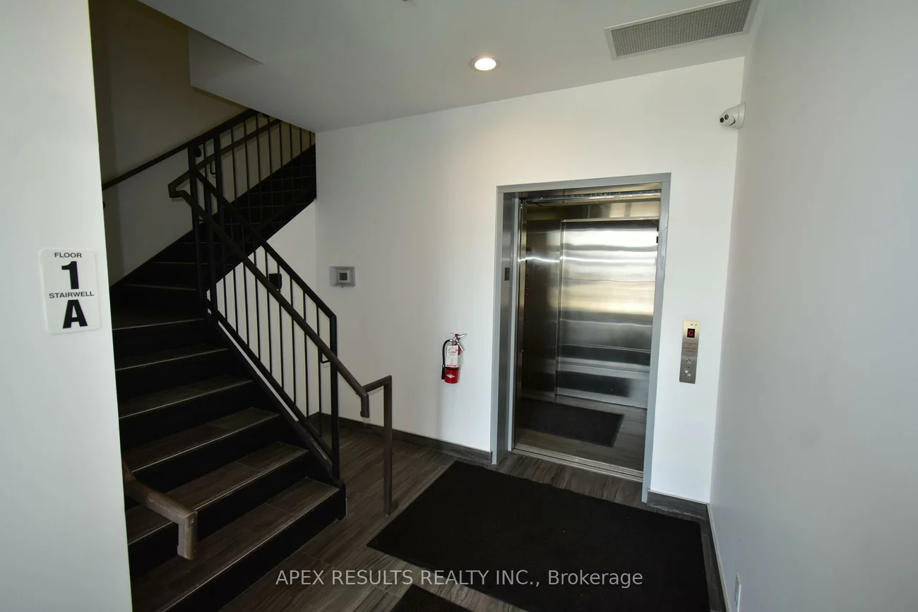 3465, REBECCA, 1014 - QE Queen Elizabeth, Oakville