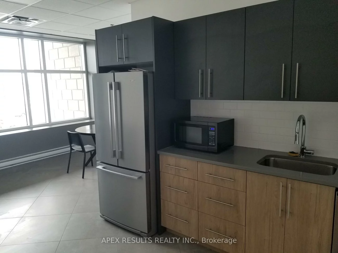 3465, REBECCA, 1014 - QE Queen Elizabeth, Oakville
