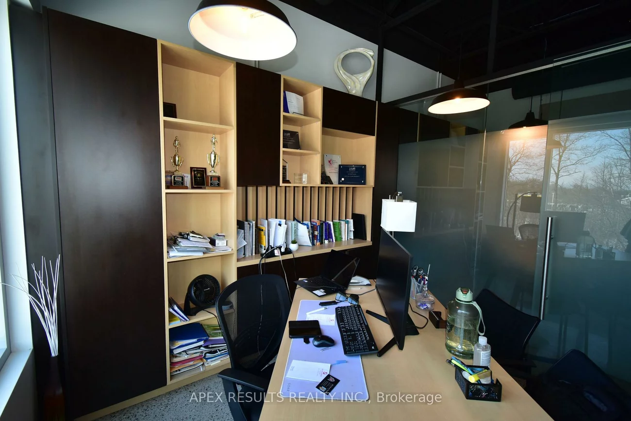 3465, REBECCA, 1014 - QE Queen Elizabeth, Oakville