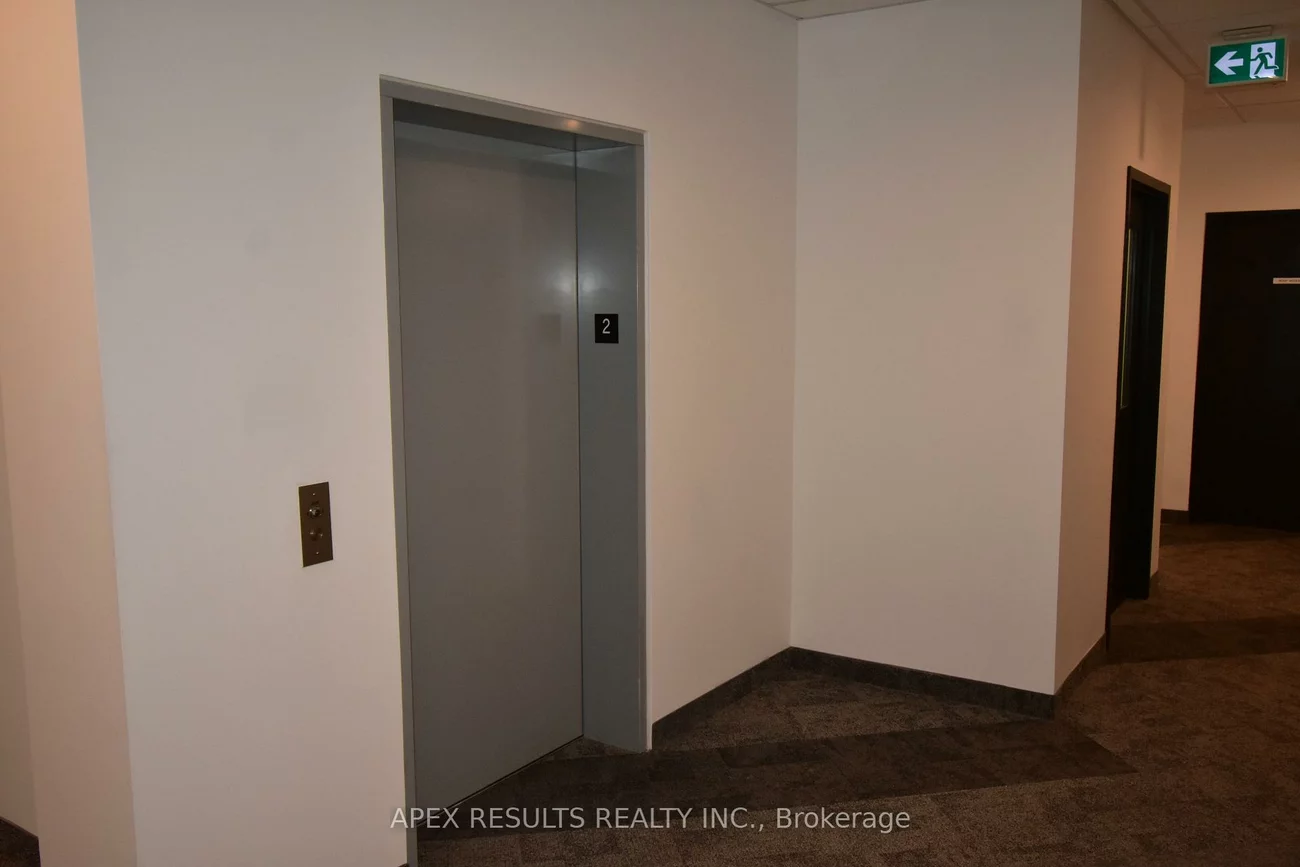 3465, REBECCA, 1014 - QE Queen Elizabeth, Oakville