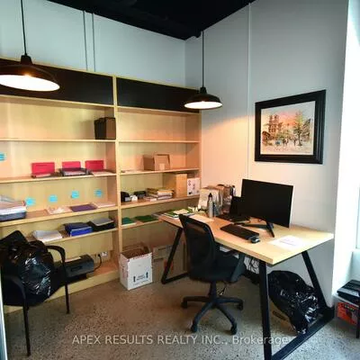 3465, REBECCA, 1014 - QE Queen Elizabeth, Oakville