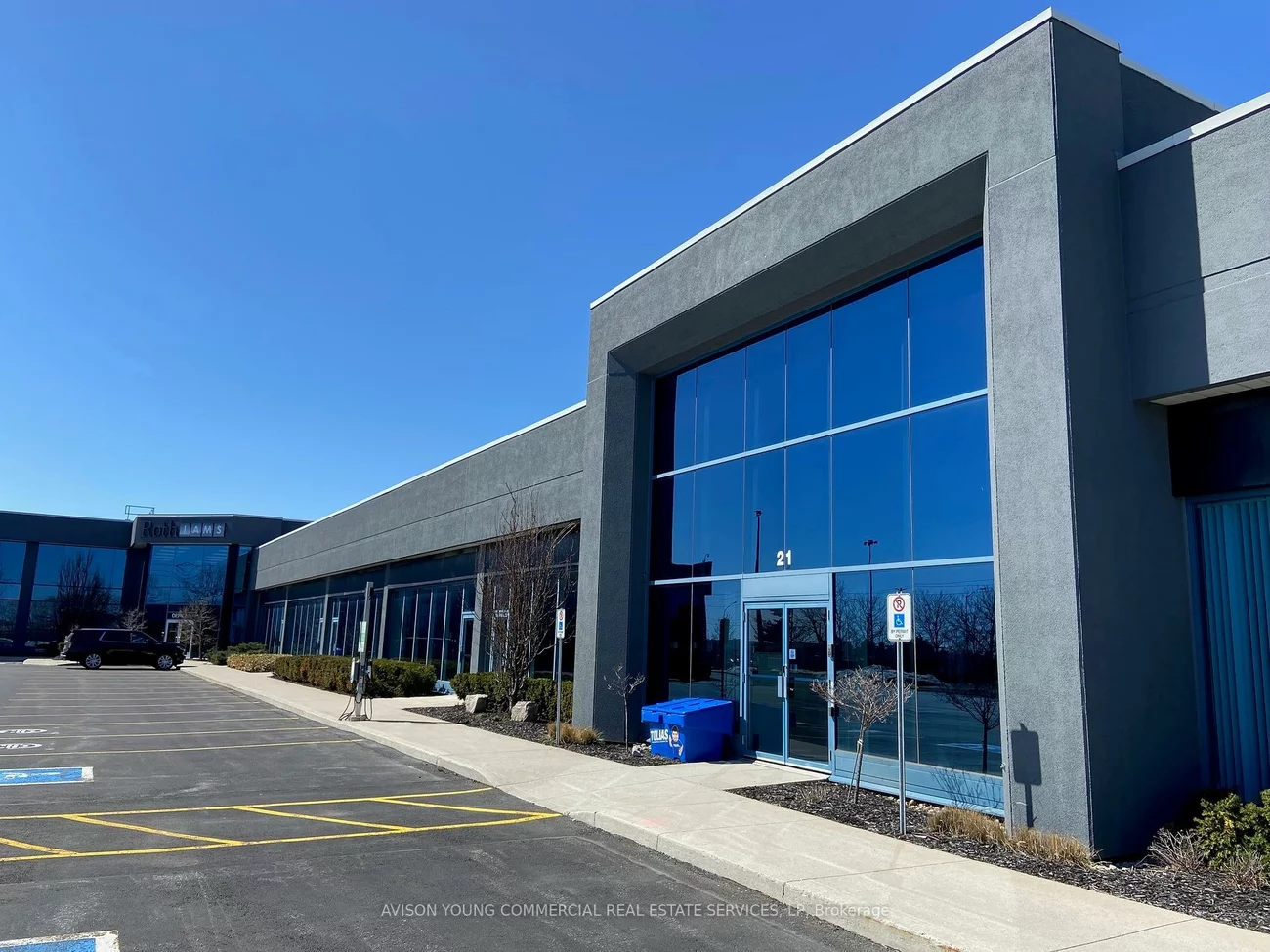 1075, North Service, 1014 - QE Queen Elizabeth, Oakville