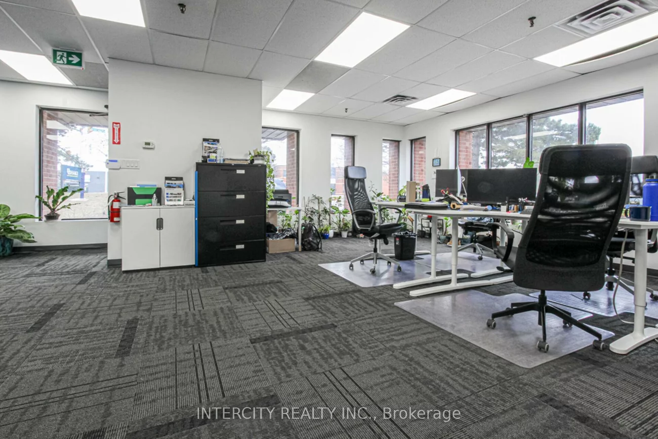 1132, South Service, 1014 - QE Queen Elizabeth, Oakville
