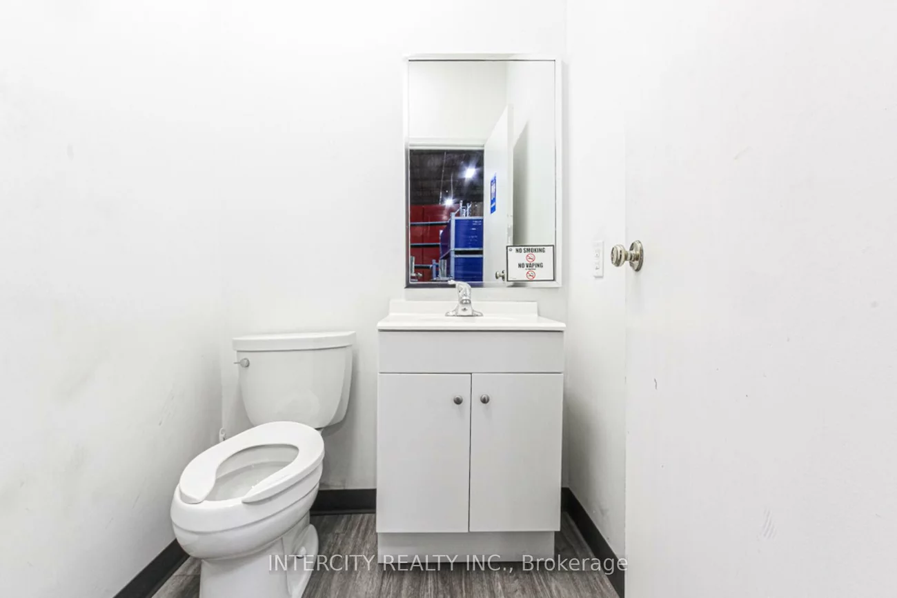 1132, South Service, 1014 - QE Queen Elizabeth, Oakville