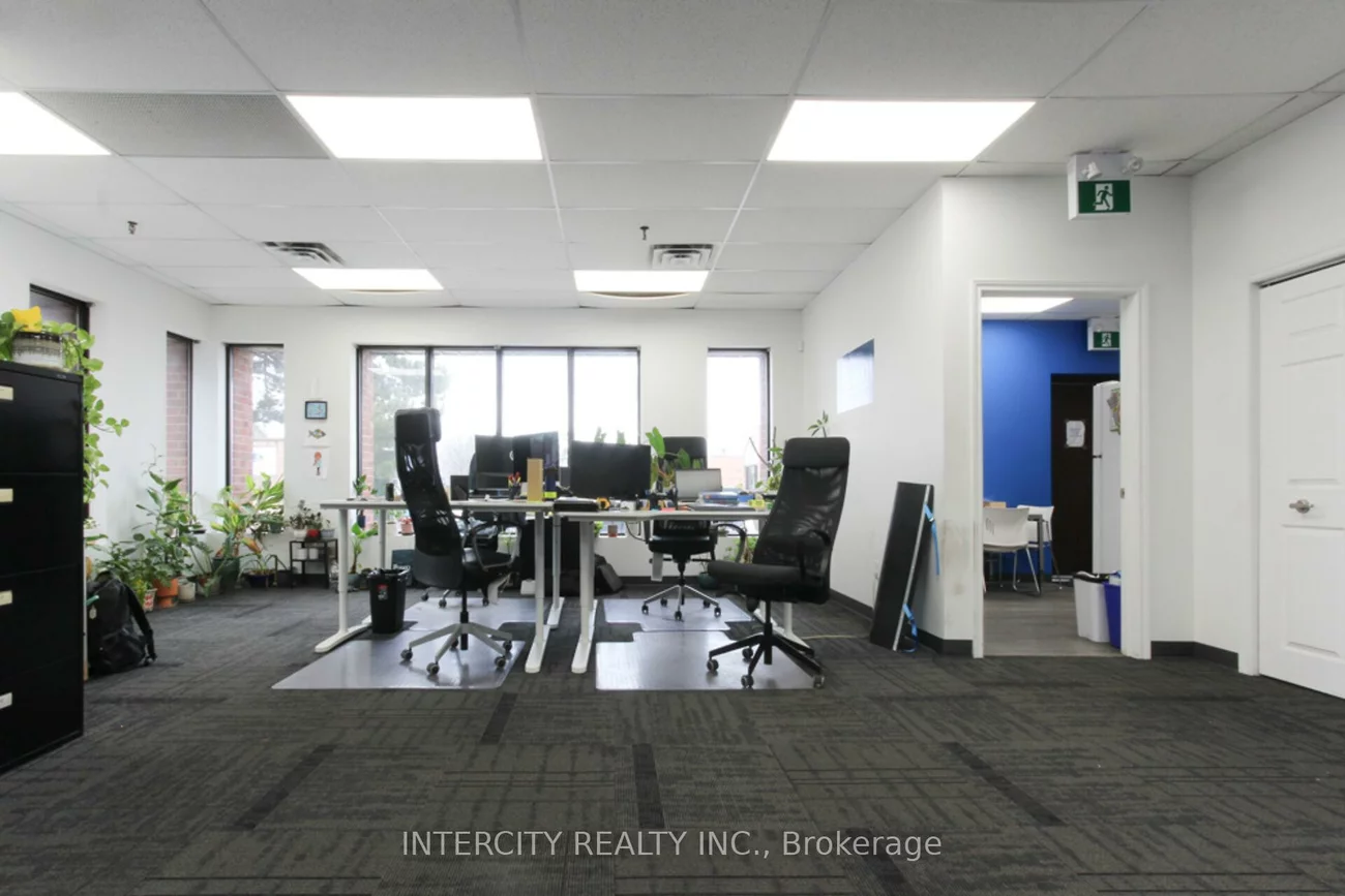 1132, South Service, 1014 - QE Queen Elizabeth, Oakville