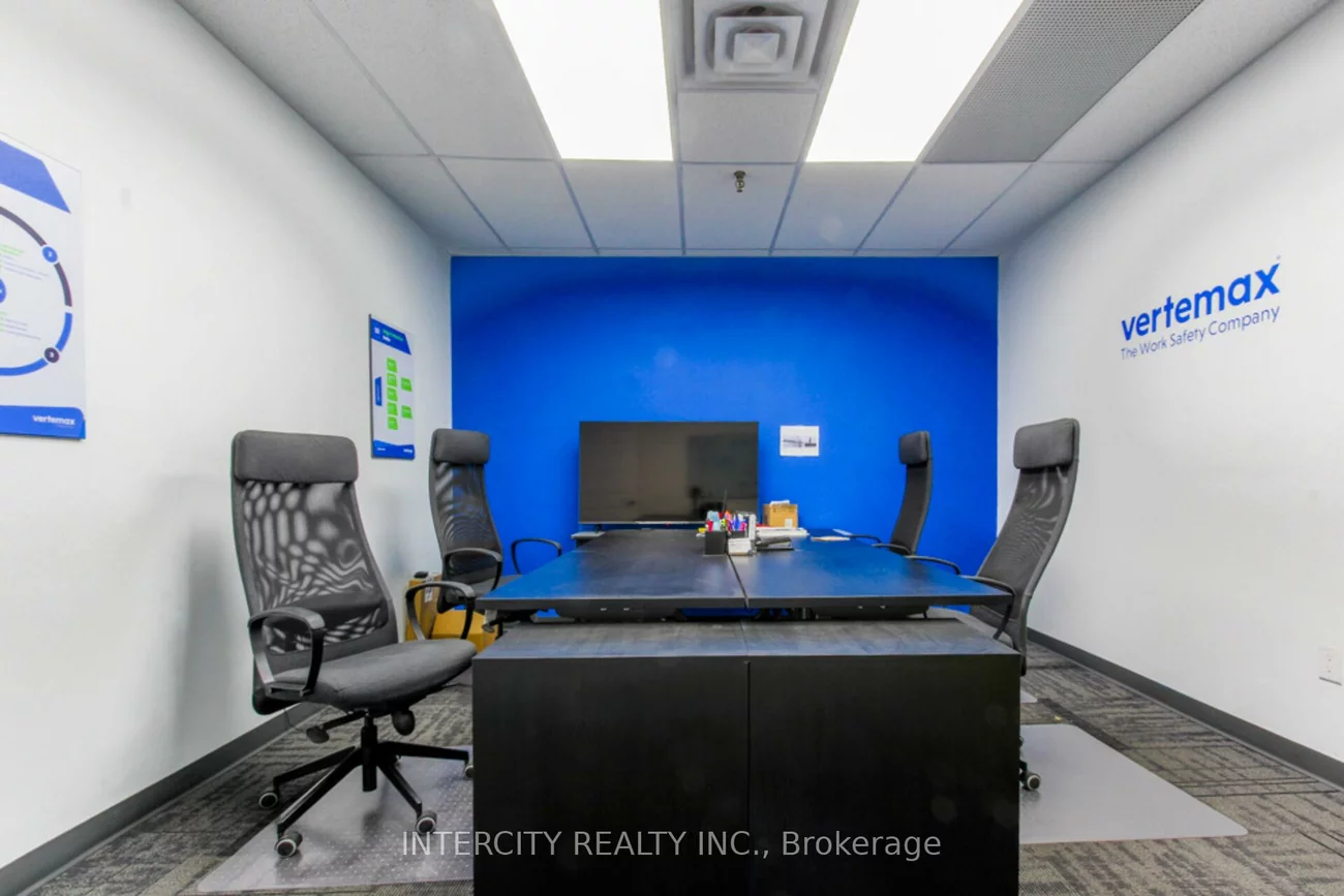 1132, South Service, 1014 - QE Queen Elizabeth, Oakville