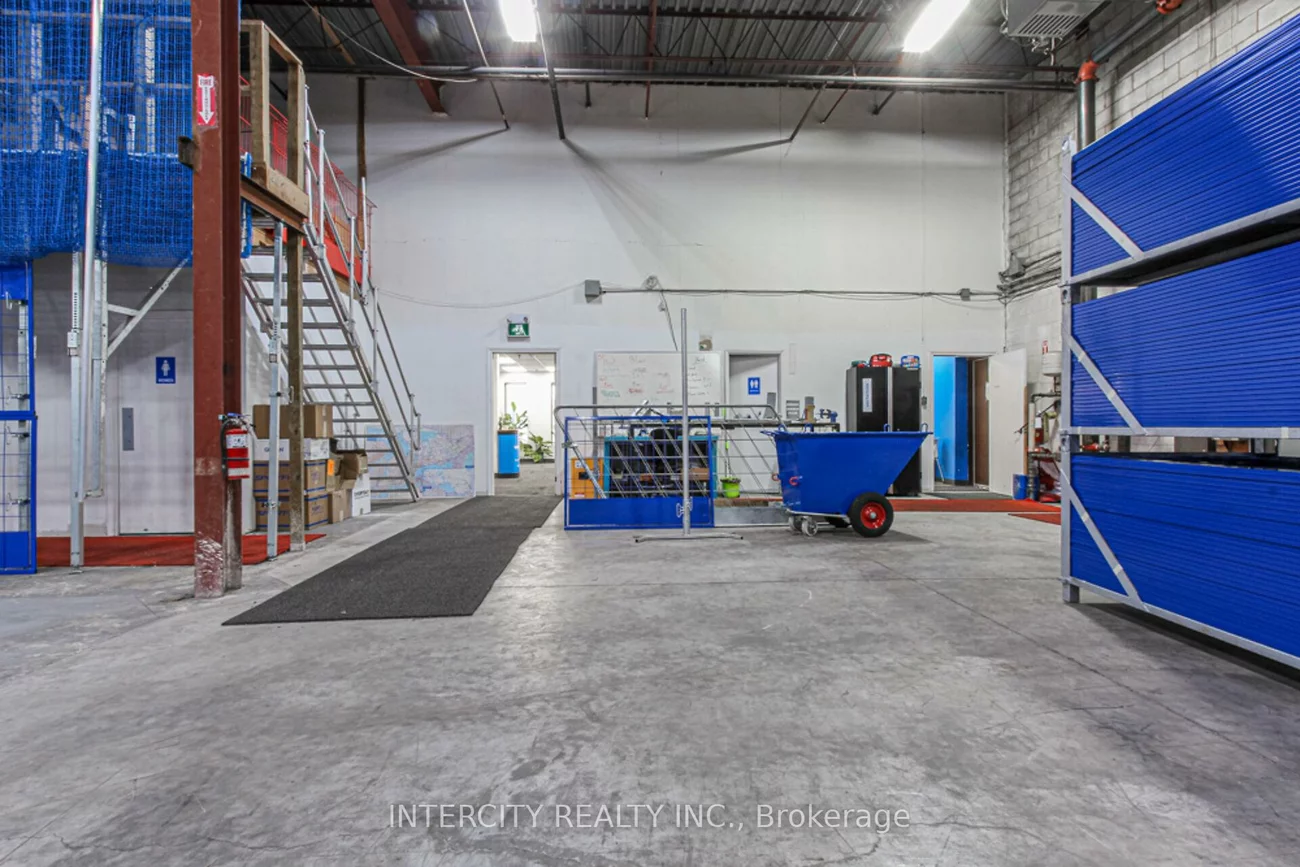 1132, South Service, 1014 - QE Queen Elizabeth, Oakville