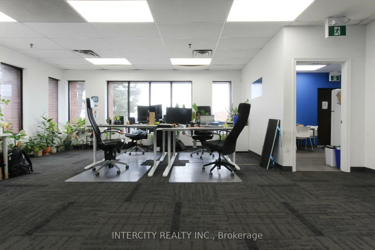1132, South Service, 1014 - QE Queen Elizabeth, Oakville