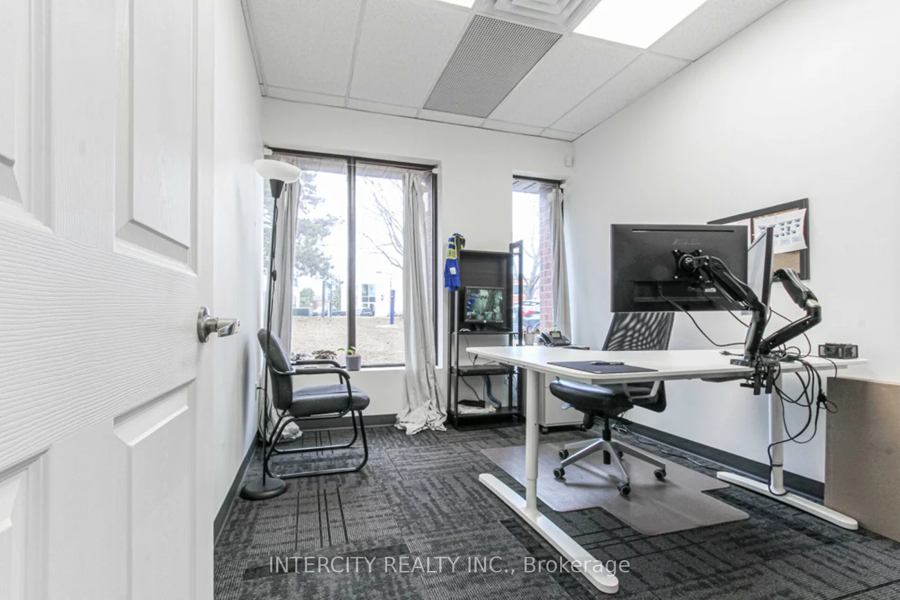 1132, South Service, 1014 - QE Queen Elizabeth, Oakville