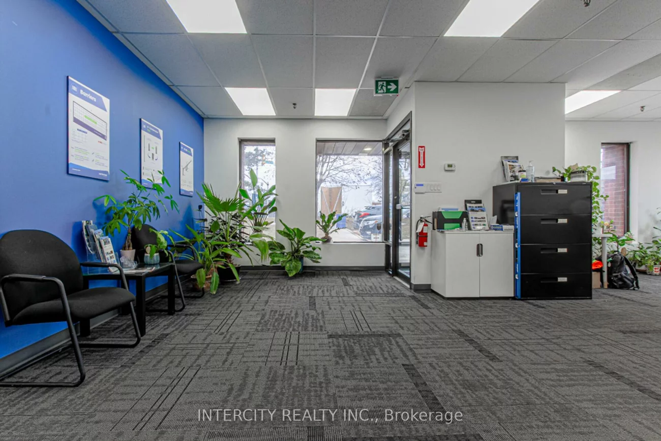 1132, South Service, 1014 - QE Queen Elizabeth, Oakville