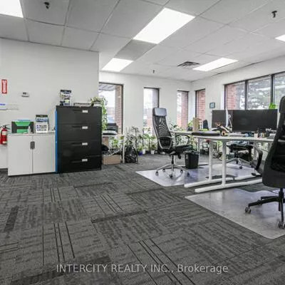 1132, South Service, 1014 - QE Queen Elizabeth, Oakville