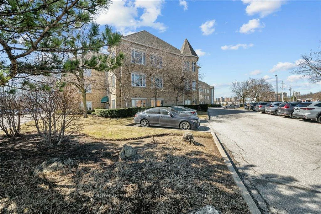 414, North Service, 1014 - QE Queen Elizabeth, Oakville