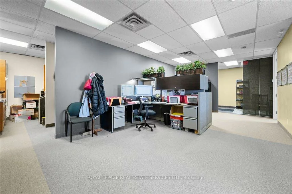 414, North Service, 1014 - QE Queen Elizabeth, Oakville