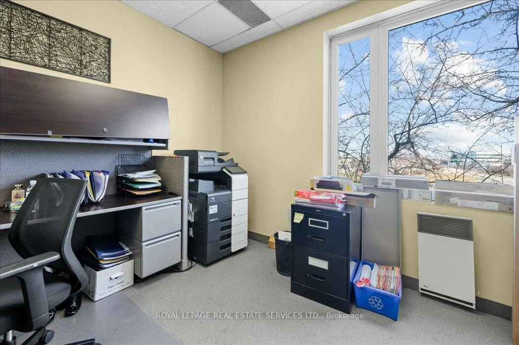 414, North Service, 1014 - QE Queen Elizabeth, Oakville