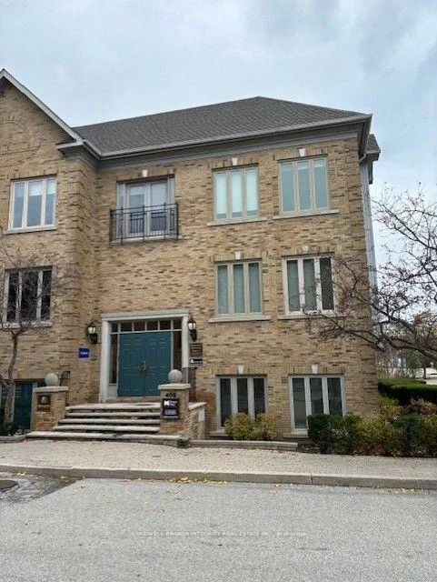 406, North Service, 1014 - QE Queen Elizabeth, Oakville