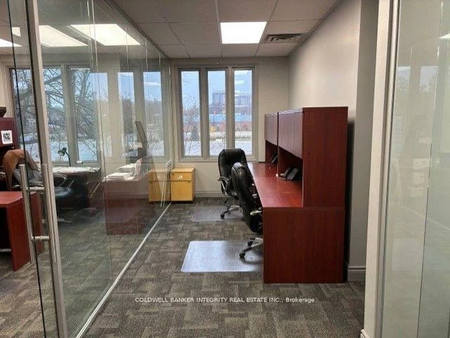 406, North Service, 1014 - QE Queen Elizabeth, Oakville