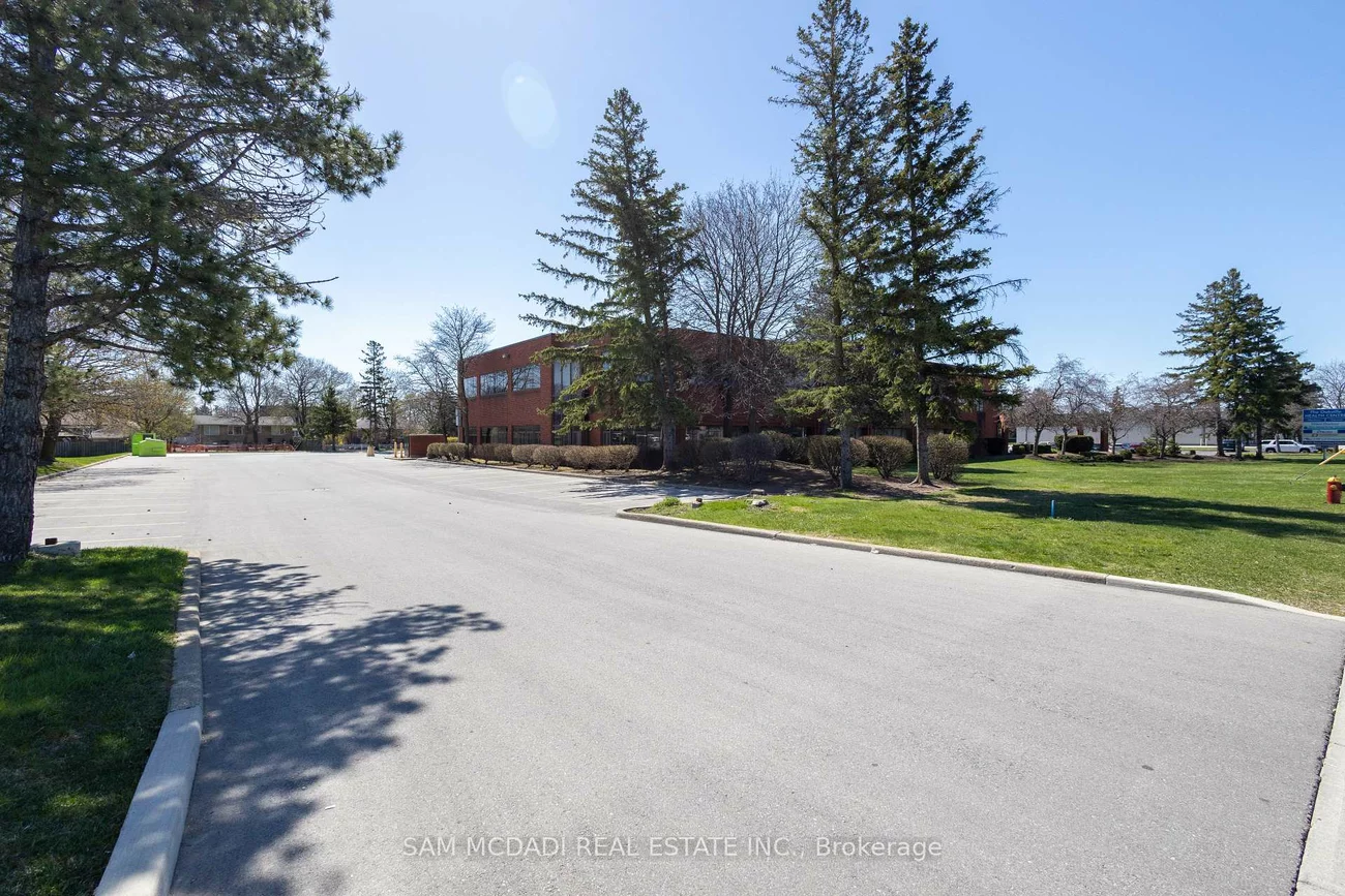 1060, Speers, 1014 - QE Queen Elizabeth, Oakville
