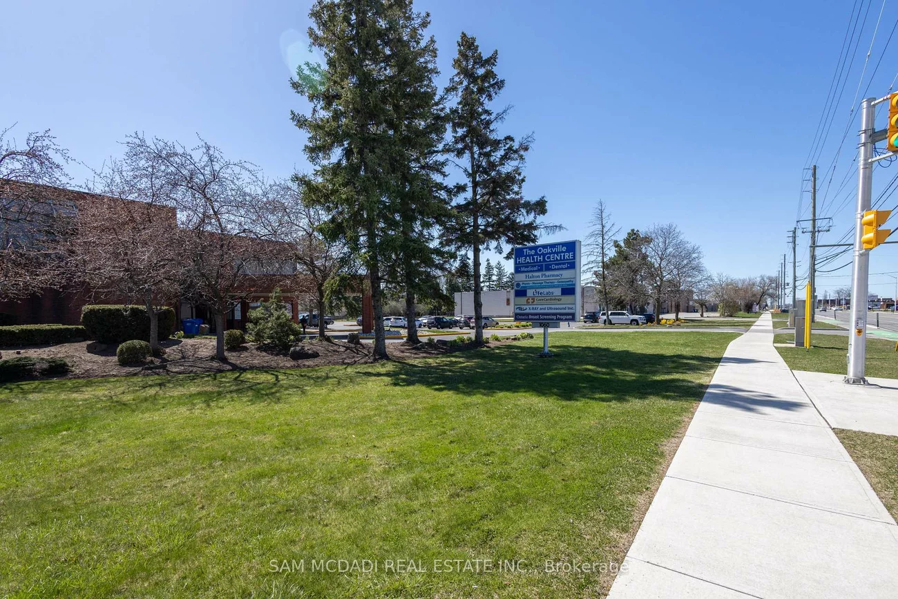 1060, Speers, 1014 - QE Queen Elizabeth, Oakville