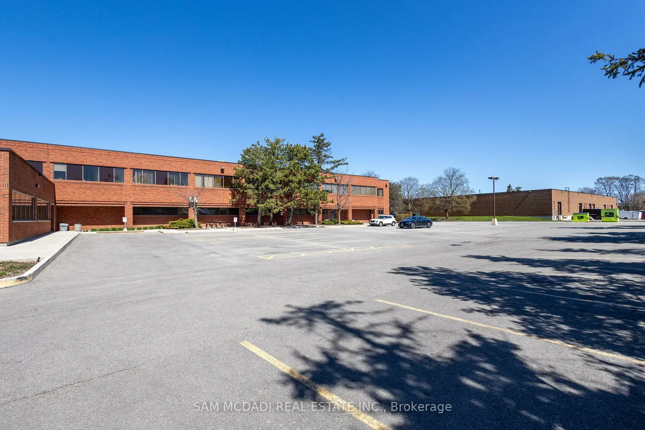 1060, Speers, 1014 - QE Queen Elizabeth, Oakville