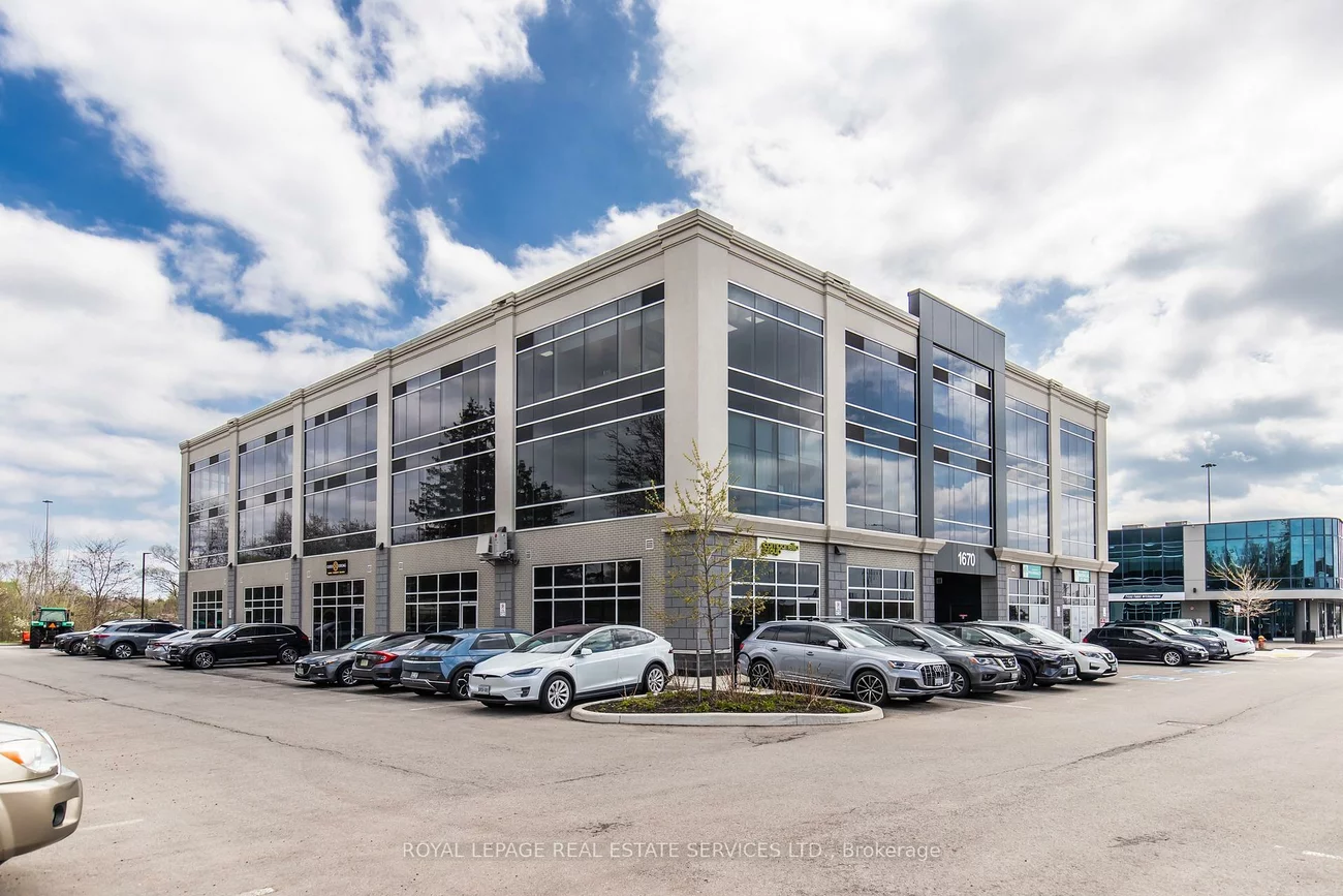 1670, North Service, 1014 - QE Queen Elizabeth, Oakville