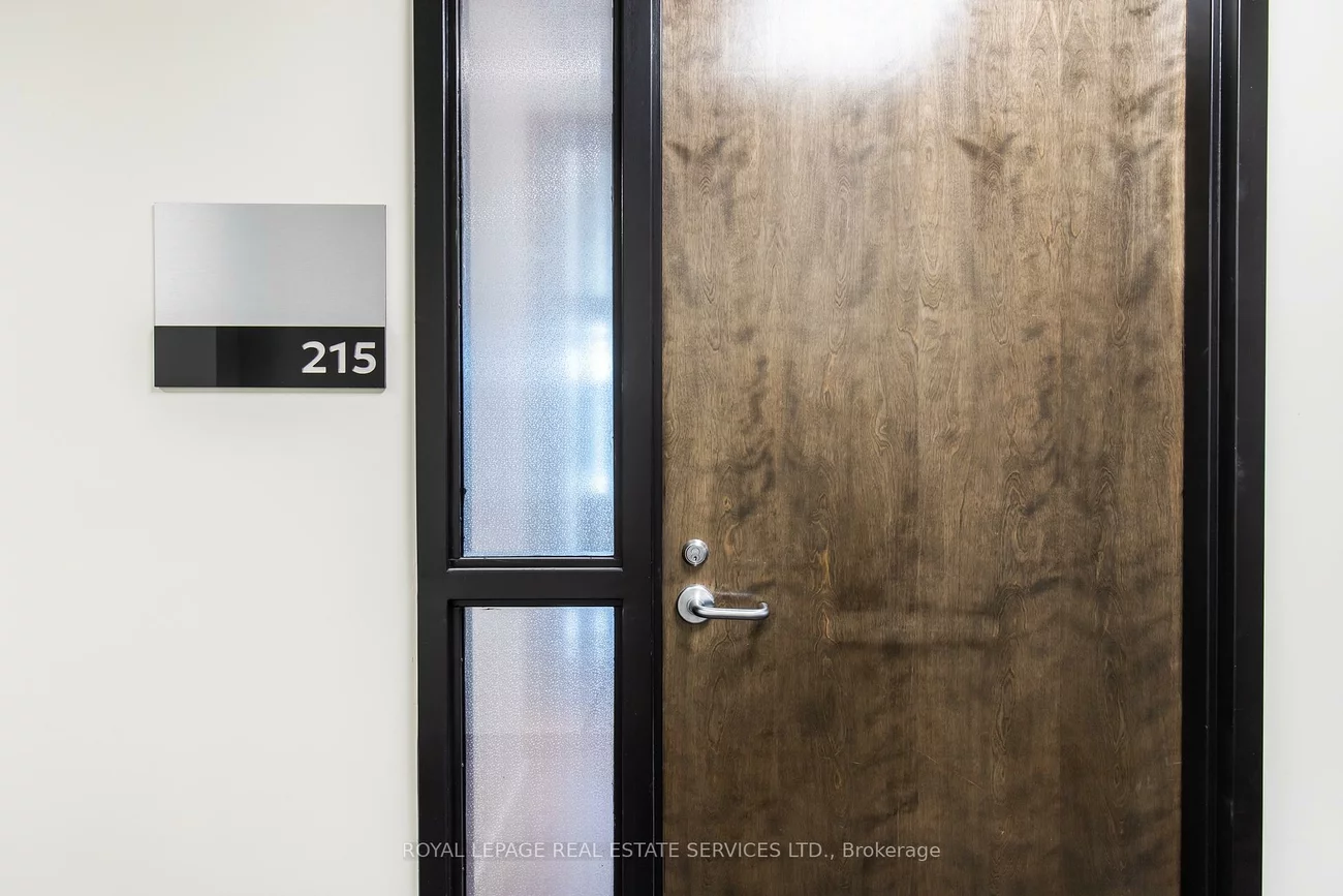 1670, North Service, 1014 - QE Queen Elizabeth, Oakville