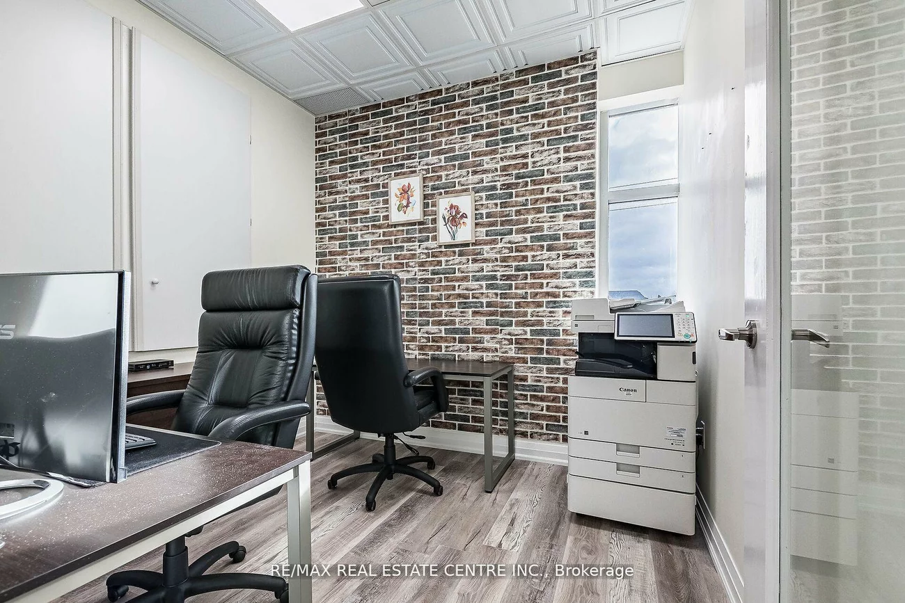 3495, Rebecca, 1014 - QE Queen Elizabeth, Oakville