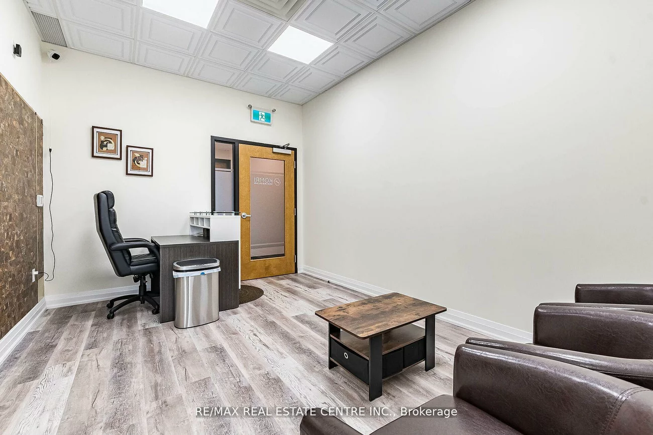 3495, Rebecca, 1014 - QE Queen Elizabeth, Oakville