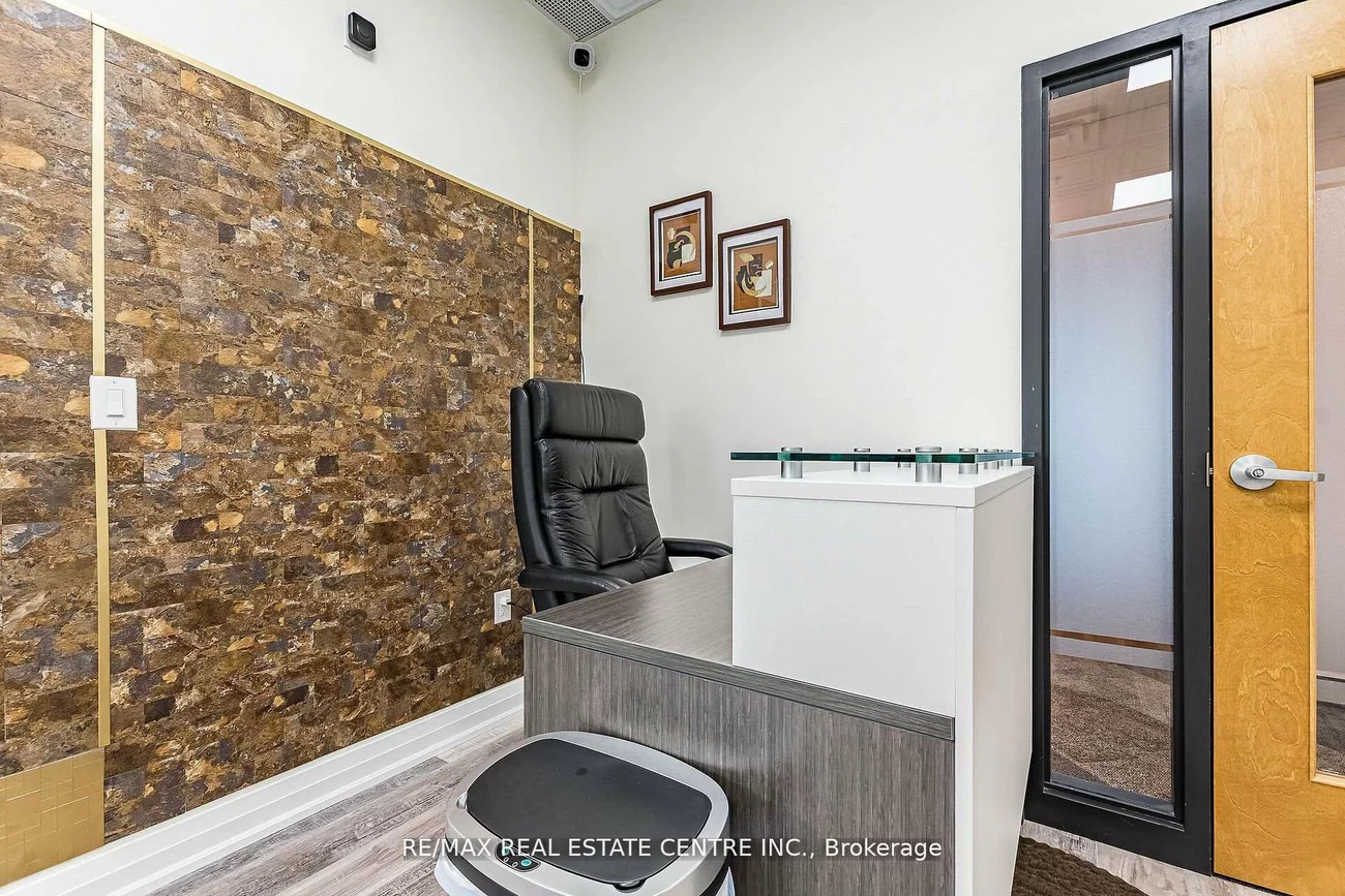 3495, Rebecca, 1014 - QE Queen Elizabeth, Oakville