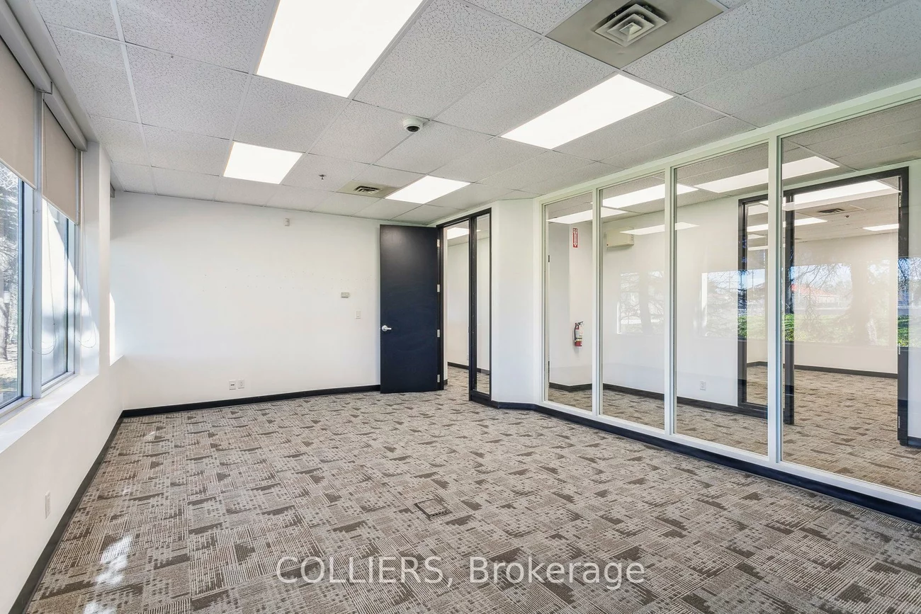 2130, South Service, 1014 - QE Queen Elizabeth, Oakville