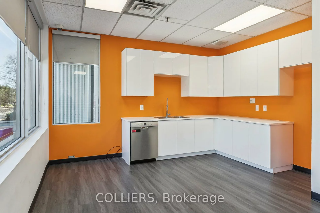 2130, South Service, 1014 - QE Queen Elizabeth, Oakville