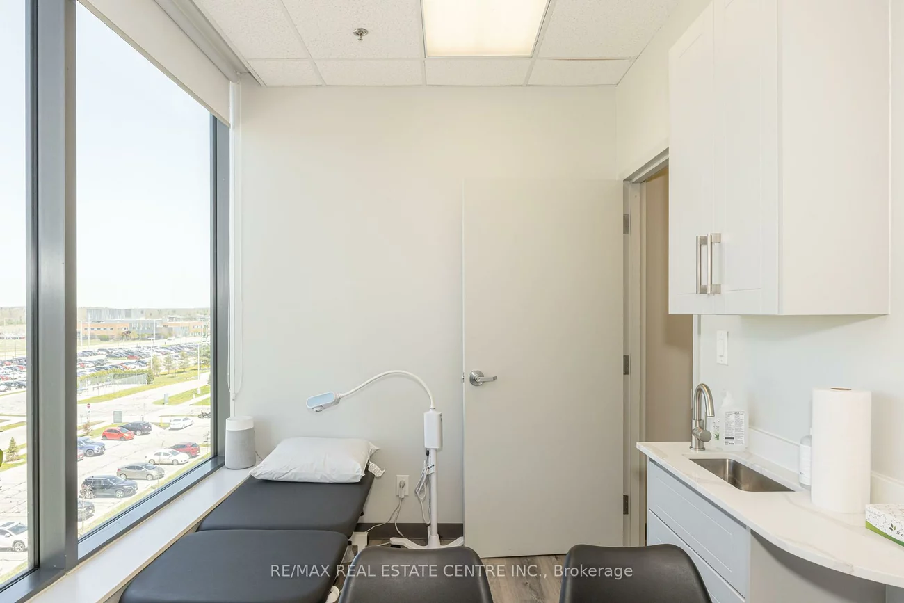 3075, Hospital, 1012 - NW Northwest, Oakville
