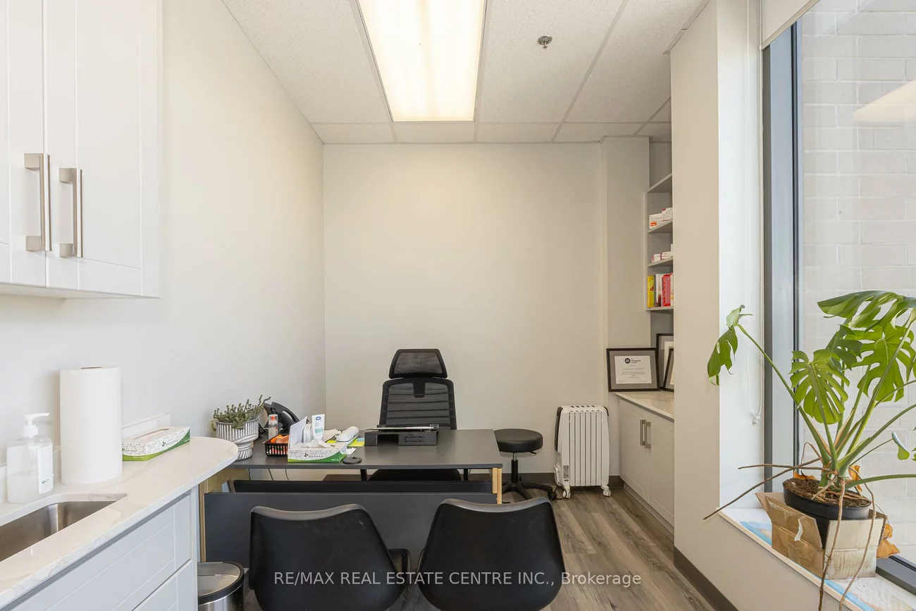 3075, Hospital, 1012 - NW Northwest, Oakville