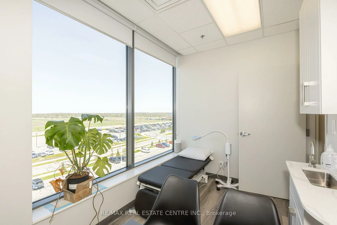 3075, Hospital, 1012 - NW Northwest, Oakville