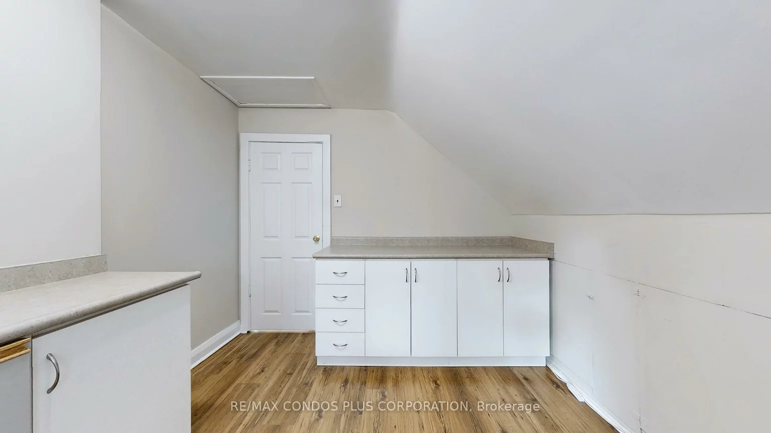 509, Lakeshore, 1017 - SW Southwest, Oakville