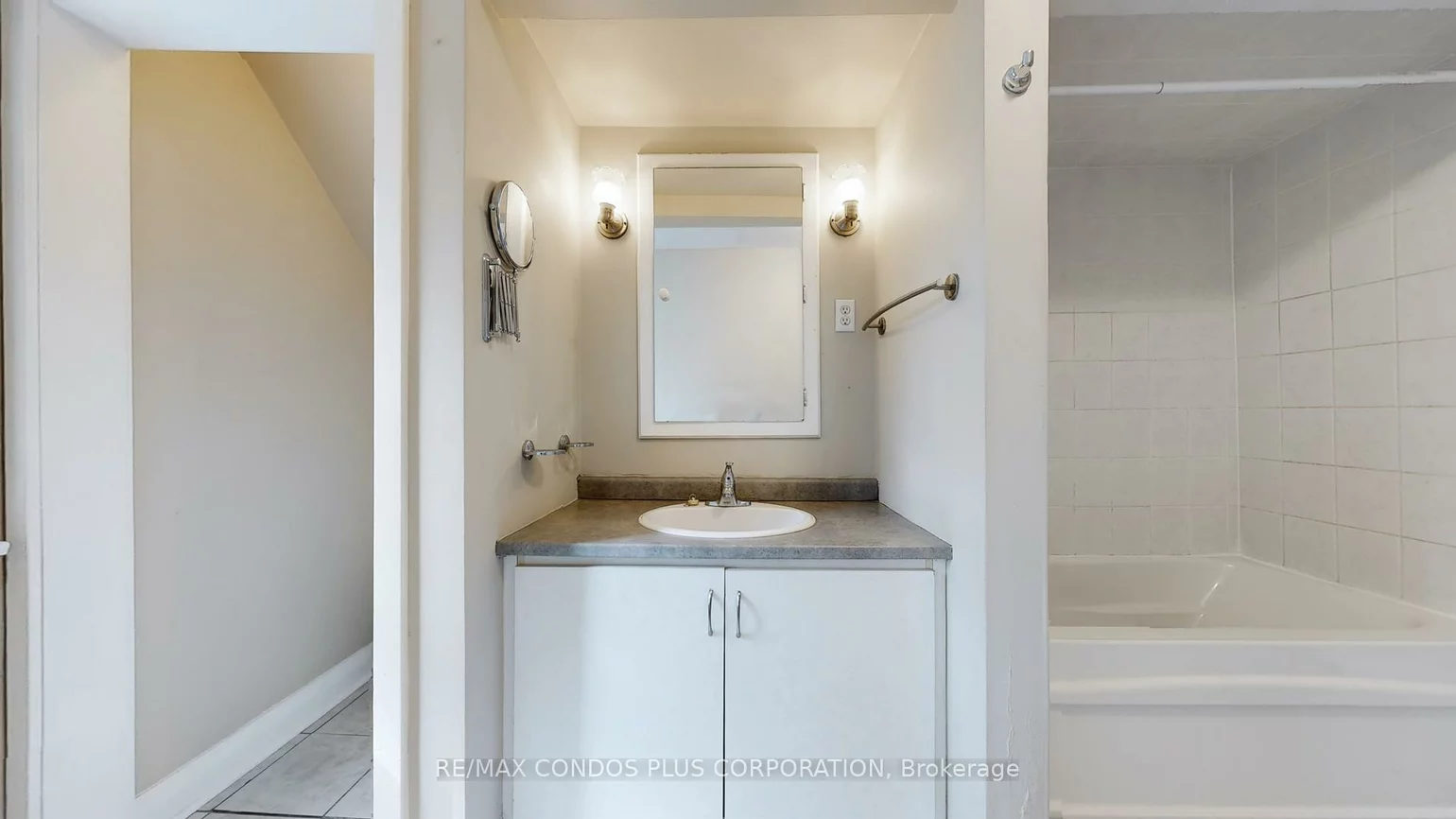 509, Lakeshore, 1017 - SW Southwest, Oakville