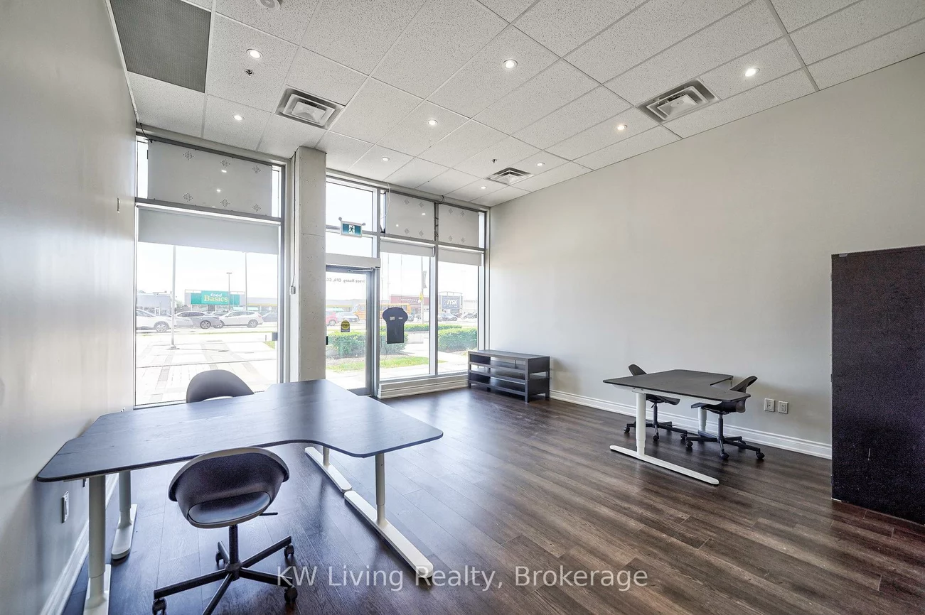 71, Speers, 1014 - QE Queen Elizabeth, Oakville