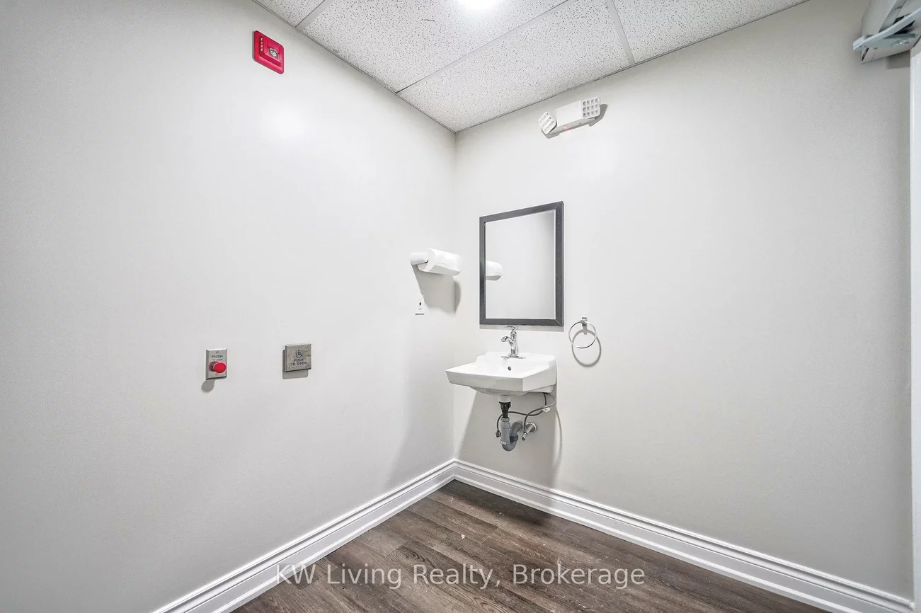71, Speers, 1014 - QE Queen Elizabeth, Oakville